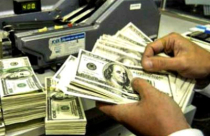 Không điều chỉnh tỷ giá, chuyện gì sẽ xảy ra?