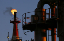 Giá dầu thô xuống gần đáy của 6 năm