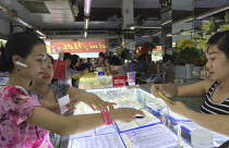 Mua vàng vía Thần Tài, mỗi nơi mỗi giá