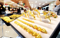 Giá vàng rời đỉnh 2 tuần