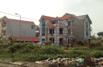 Tranh tối tranh sáng đất Nhật Tân: bong bóng cận kề