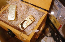 Giá vàng rút khỏi đỉnh 7 tuần vì USD bứt phá