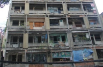 TPHCM tiếp tục tháo dỡ nhiều chung cư cũ, hư hỏng