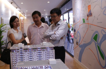 Cẩn trọng với dòng tiền đổ mạnh vào BĐS