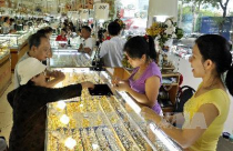 Giá vàng giảm hơn 100.000 đồng/lượng trong tuần này