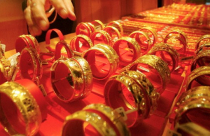 Giá vàng suy sụp phiên thứ 9 liên tiếp