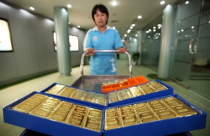 Giá vàng quay đầu giảm