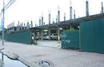 Nhà tái định cư: “Hoàn thiện” mà vẫn ngổn ngang