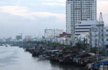 Nhếch nhác nhà ổ chuột trên kênh Tẻ