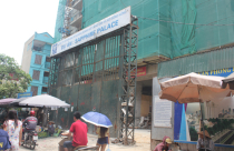 Hàng nghìn người dân chung cư 'chui' ngõ nhỏ