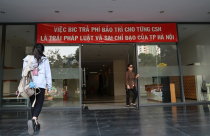 Cưỡng chế chủ đầu tư để thu phí bảo trì chung cư: Dân vẫn “cầm dao đằng lưỡi”!