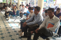 TP.HCM ùn tắc... sổ đỏ