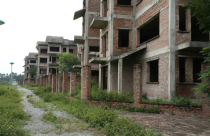 Khu nhà “thứ trưởng” sang trọng bỏ hoang