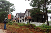 Bỏ dở gần cả trăm biệt thự