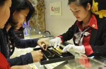 Chứng khoán Trung Quốc, căng thẳng Trung Đông đẩy giá vàng tăng