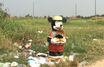 Cảnh hoang tàn bên trong công viên trăm tỷ