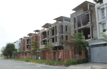 Dân đầu tư quay trở lại, bất động sản tiềm ẩn rủi ro