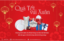 Viet Capital Bank tặng quà khách hàng dịp Tết.