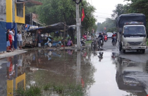 Nhiều nơi phải ăn tết với triều cường