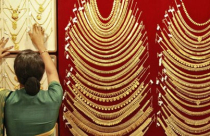 Vàng tiếp tục giảm giá