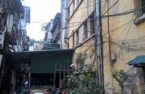 “Khóc dở” vì trót dại bỏ tiền tỉ “ôm” chung cư cũ chờ... sập