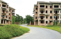 Siết tín dụng bất động sản: Doanh nghiệp và ngân hàng nào gặp khó?