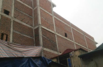 “Nhà muốn sập”, dân kêu cứu, chính quyền vẫn làm ngơ