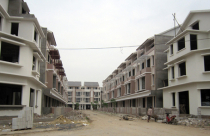 Nhà đầu tư địa ốc Hà Nội tính chuyện 'đổi món'