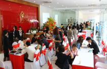 “Sốt hàng” trong buổi ra mắt căn hộ mẫu Golden Mansion