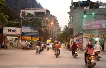 Cao ốc bức tử giao thông đô thị: Xây nhà, quên mở đường