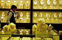 Giá vàng giảm mạnh khi đôla Mỹ lấy lại ưu thế