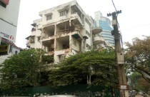 Liều mình sống trong nhà chờ sập