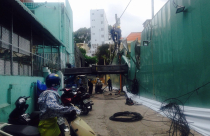 TP.HCM: Cần cẩu đổ sập trường mẫu giáo, hàng chục học sinh thoát chết