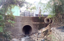 Lấp suối xây nhà trọ không phép