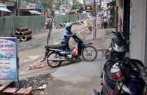 Nhà dân trồi, sụt theo nền đường