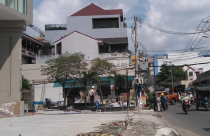 Dự án Bảy Hiền Tower ngưng thi công, cư dân bị cắt điện nước