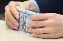 Lợi và hại khi ngân hàng không chia cổ tức