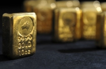 Giá vàng giảm gần 2% khi chứng khoán tăng điểm