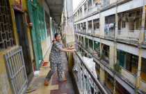 Xóa chung cư cũ ở TPHCM: Dân lo không có tiền mua lại nhà xây mới