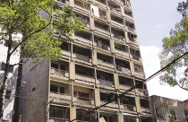 Giao quyền cho quận, huyện xoá chung cư cũ trên địa bàn TPHCM: Nói dễ, làm khó!