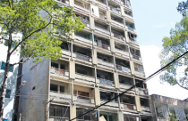 Gian nan cải tạo chung cư cũ: Nhà chờ sập, giải pháp vẫn tắc