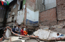 Sập nhà 43 Cửa Bắc: Mối nguy thật từ nhà cũ nát