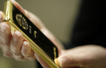 Giá vàng xuống thấp nhất 4 tuần khi USD tăng