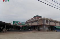 Không chịu sang chợ mới, tiểu thương sắm sẵn quan tài đòi yêu sách