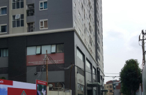 Phố nhỏ Hà Nội “gồng” mình “gánh” chung cư