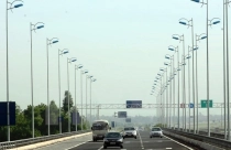 Vì sao chọn xây đường bộ cao tốc thay vì đường sắt tốc độ cao?