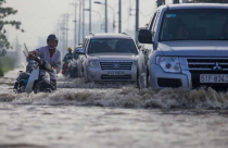 Lãng phí chống ngập: Chi hơn tỉ đô vẫn sợ ngập