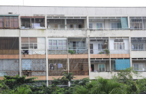 Tự bít lối thoát hiểm