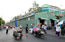 Chợ tạm Bình Tây chật chội, tiểu thương lo ế ẩm