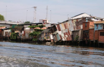 Di dời 20.000 căn nhà trên và ven kênh, xây mới 237 chung cư cũ